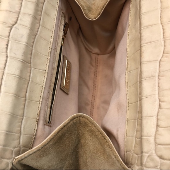 Versace Cream and Gold Textured Shoulder Bag - Picture 12 of 13